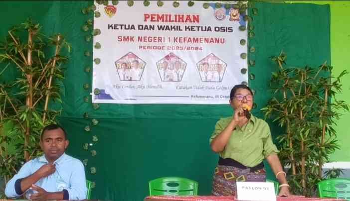 Kepsek SMKN 1 Kefamenanu Membuka Secara Resmi Pemilihan Ketua dan Wakil OSIS Periode 2023-2024