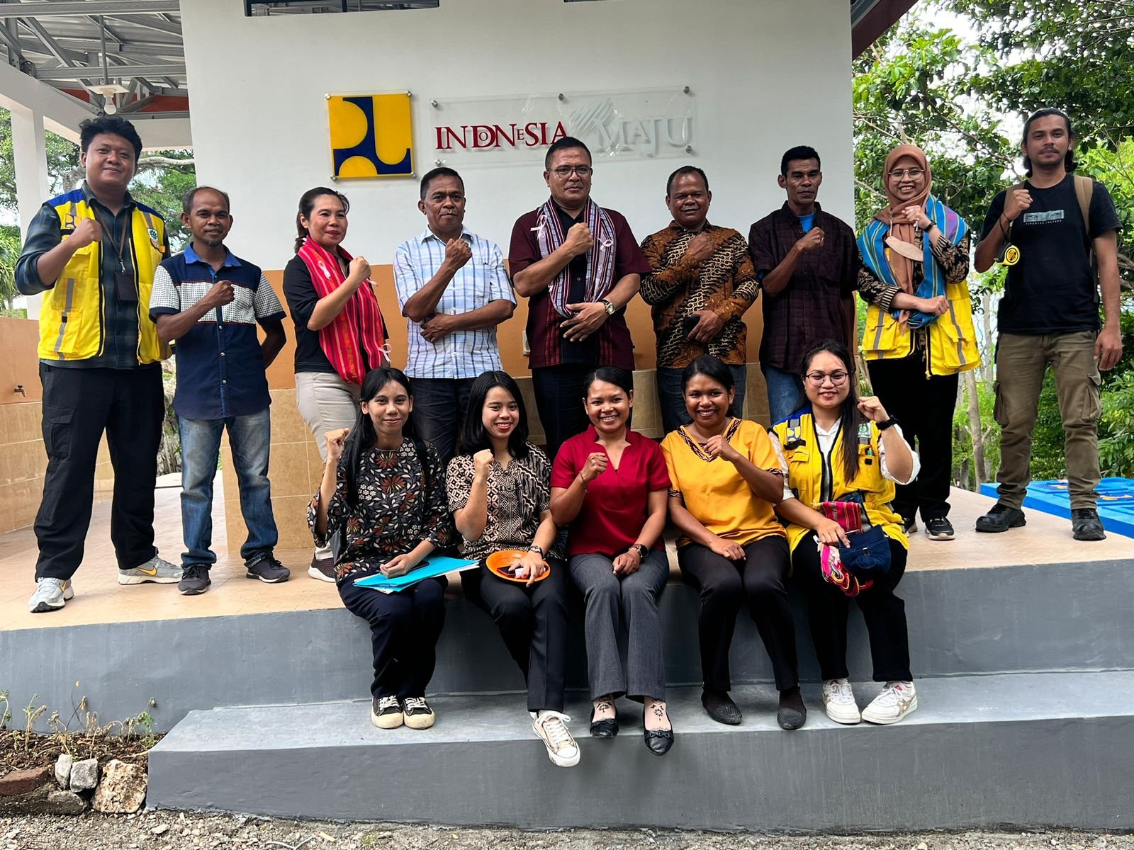 KEMENTERIAN PUPR PROPINSI NTT SERAH-TERIMA GEDUNG LPK DI SMAK TRINITAS NENOTUN