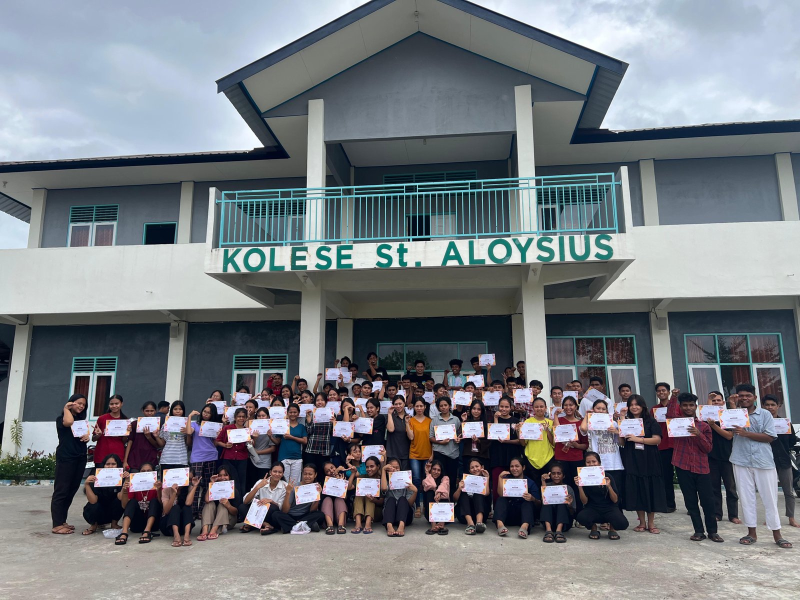 LATIHAN DASAR KEPEMIMPINAN DI SMAK ST. ALOYSIUS PALANGKARAYA