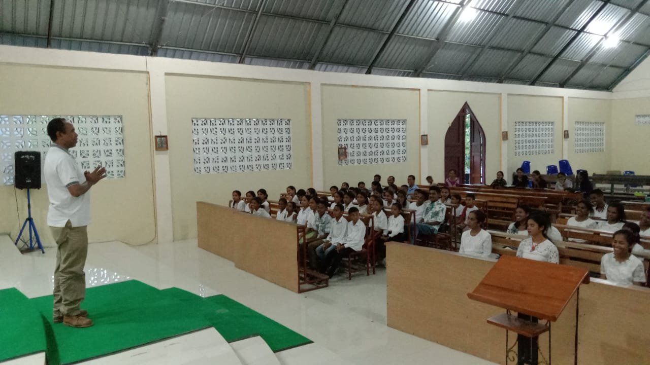 DOSEN DAN MAHASISWA MELAKSANAKAN PkM DI KAPELA NALU