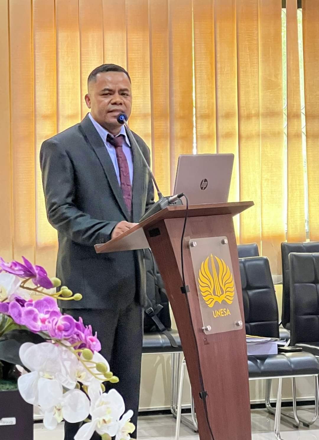 HANYA EMPAT SEMESTER, DOSEN STP ST PETRUS KA BERHASIL RAIH GELAR DOKTOR DENGAN PREDIKAT TERBAIK