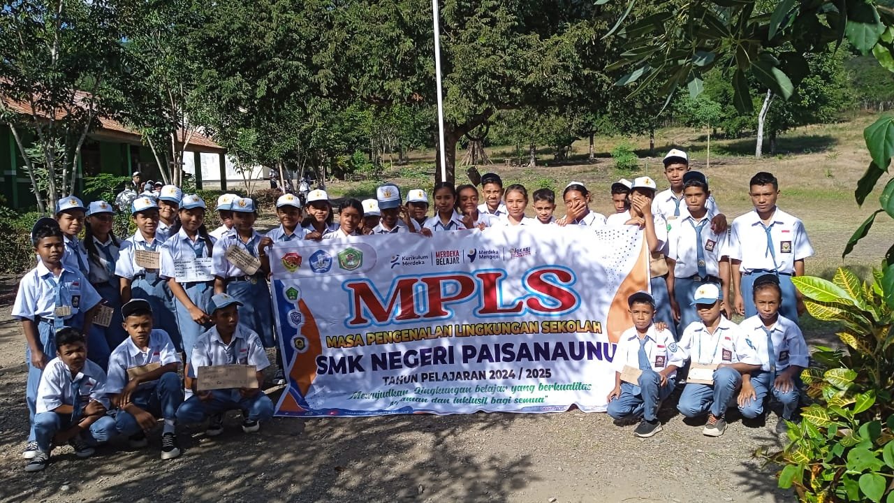 33 SISWA BARU SMK NEGERI PAISANAUNU MULAI MPLS DENGAN UPACARA BENDERA