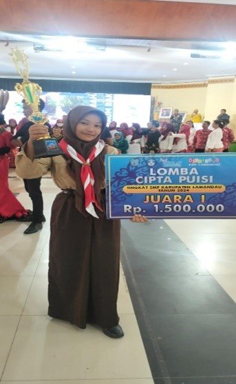 SMPN 2 SEMATU JAYA RAIH PRESTASI DI AJANG LOMBA CIPTA PUISI TINGKAT KABUPATEN LAMANDAU