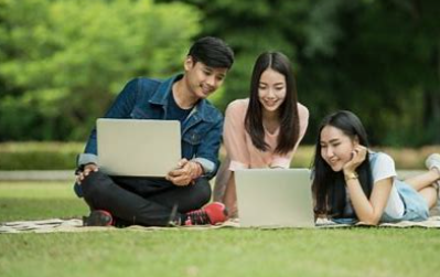PERAN ANAK MUDA DALAM MENINGKATKAN EKONOMI DI ERA DIGITAL