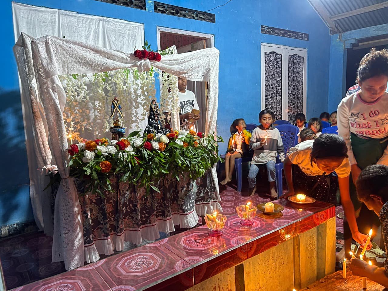 ROSARIO BERJALAN, IMAN OELNITEP MENYALA